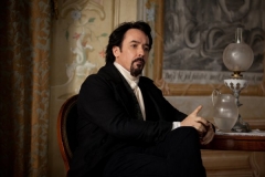 the-raven-john-cusack-3